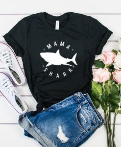 Funny mama shark t shirt