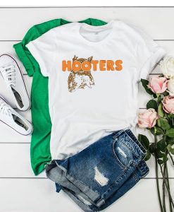 Hooters t shirt