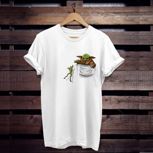 Pocket Baby Yoda Hunting Frog Star Wars t shirt